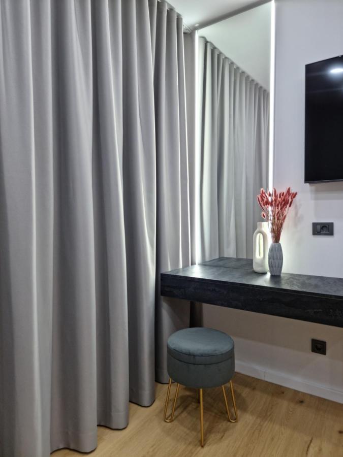 Casa Chiper - Apartament Etaj 1 Braşov Extérieur photo
