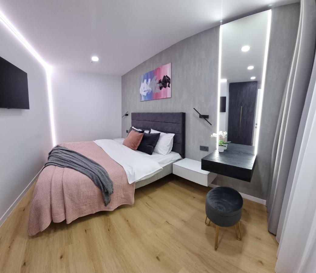 Casa Chiper - Apartament Etaj 1 Braşov Extérieur photo