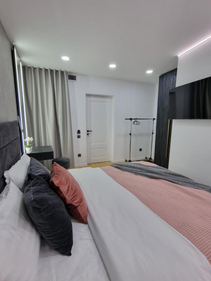 Casa Chiper - Apartament Etaj 1 Braşov Extérieur photo